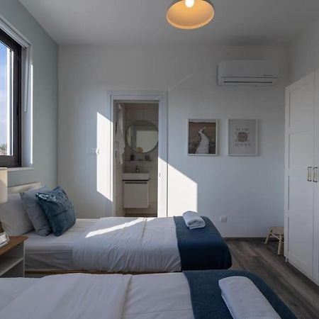 Thalassa 2-Bedroom Apartment In Larnaca Bagian luar foto