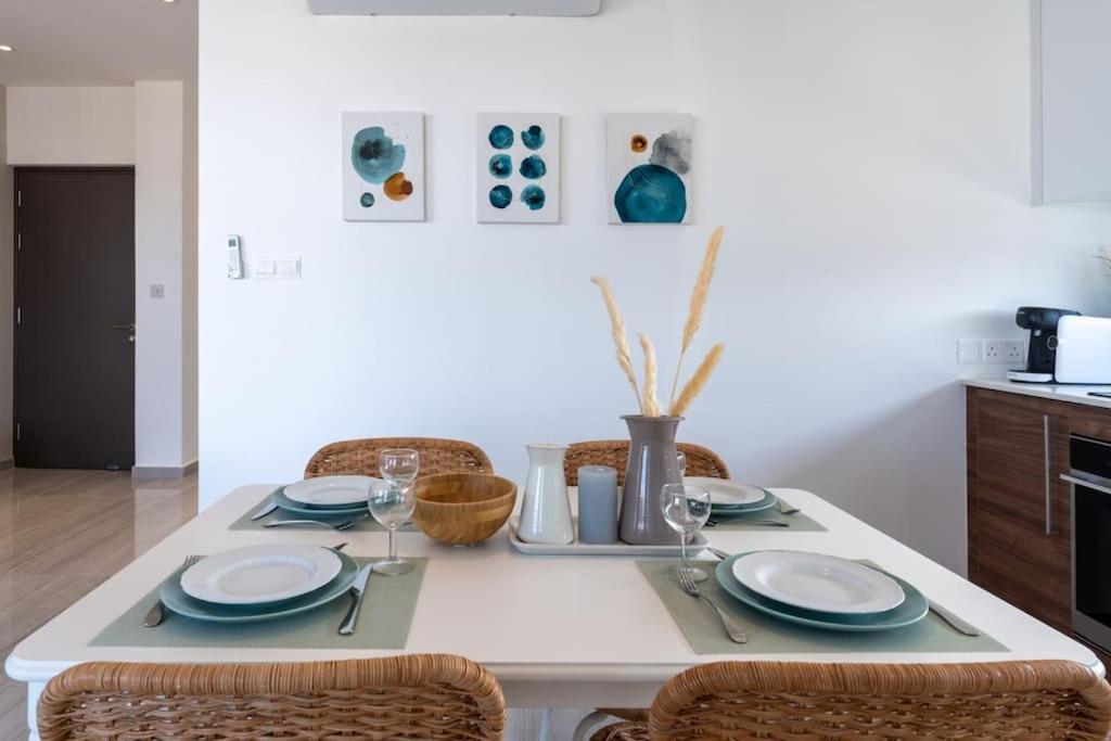 Thalassa 2-Bedroom Apartment In Larnaca Bagian luar foto