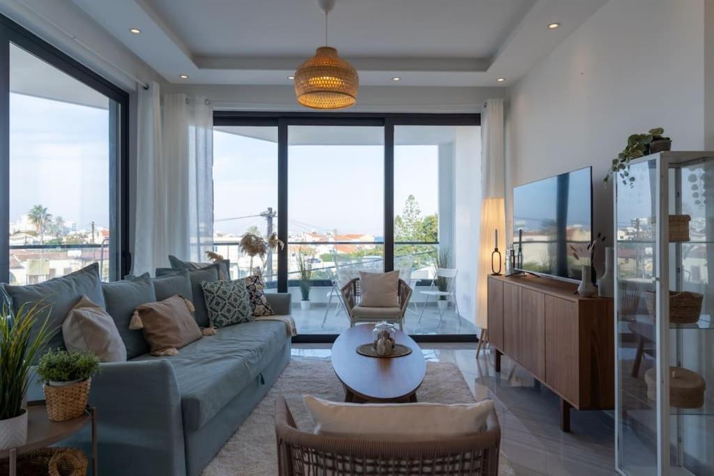 Thalassa 2-Bedroom Apartment In Larnaca Bagian luar foto