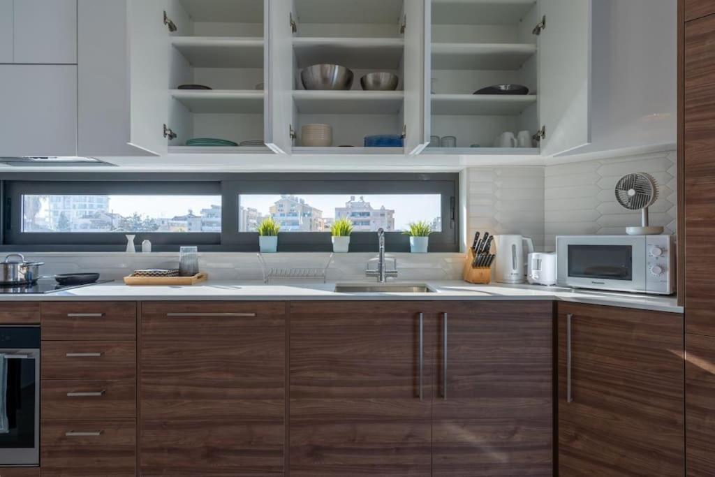 Thalassa 2-Bedroom Apartment In Larnaca Bagian luar foto