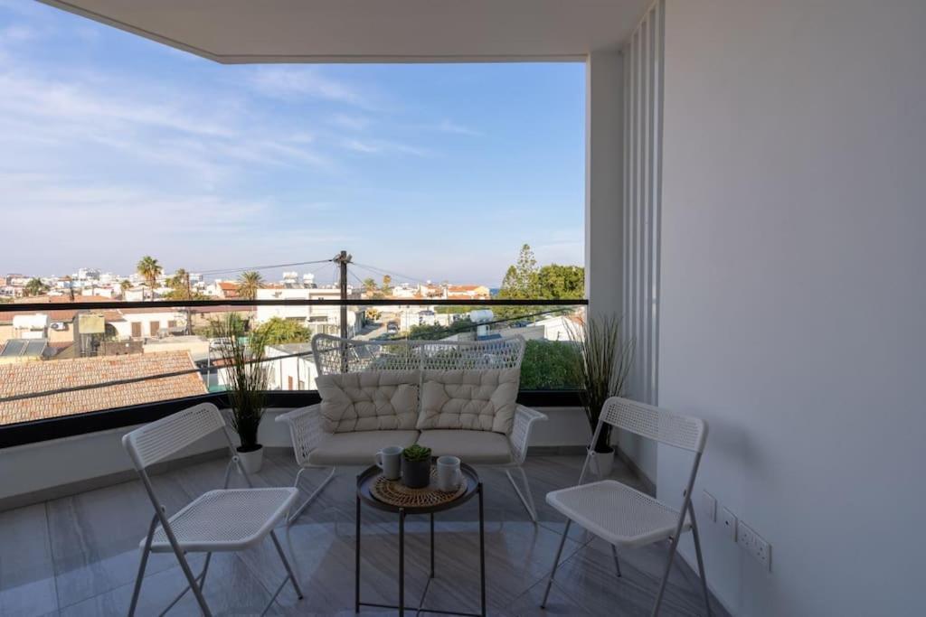 Thalassa 2-Bedroom Apartment In Larnaca Bagian luar foto