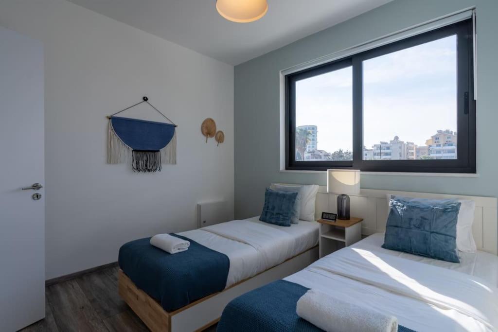 Thalassa 2-Bedroom Apartment In Larnaca Bagian luar foto