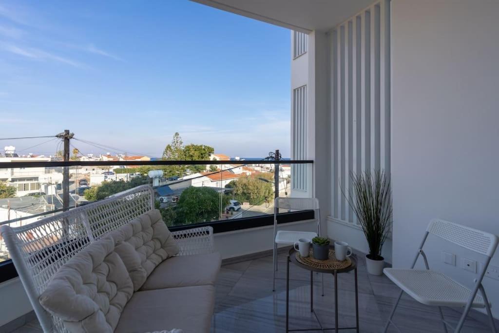 Thalassa 2-Bedroom Apartment In Larnaca Bagian luar foto