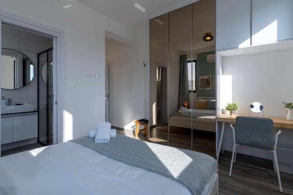 Thalassa 2-Bedroom Apartment In Larnaca Bagian luar foto