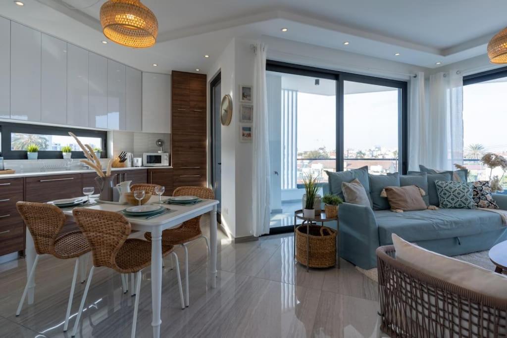 Thalassa 2-Bedroom Apartment In Larnaca Bagian luar foto